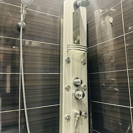 Studio Close To Airport Apartment